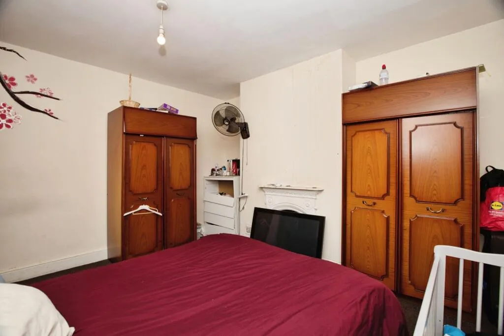 5 bed Terraced