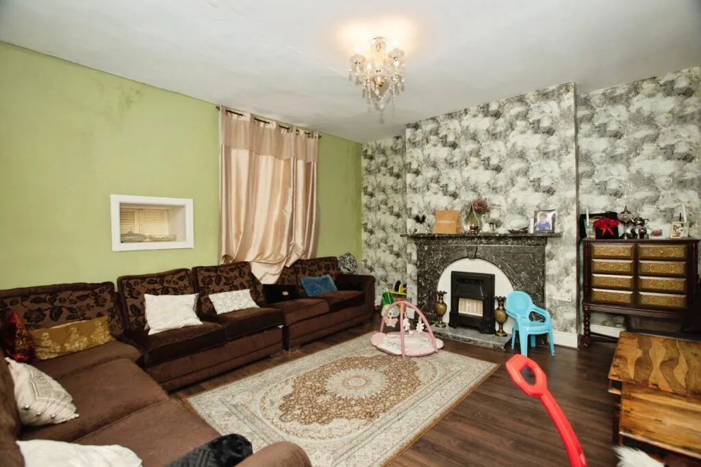 5 bed Terraced