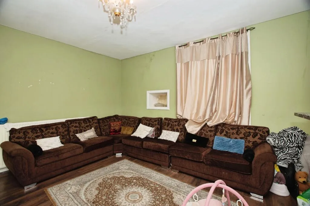 5 bed Terraced