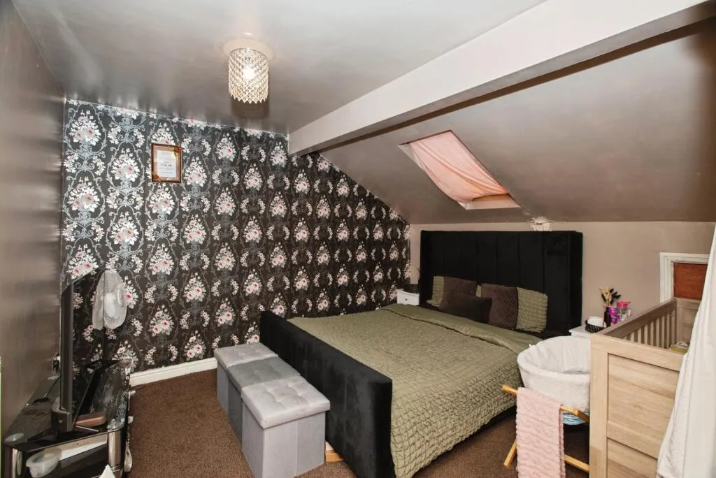 5 bed Terraced
