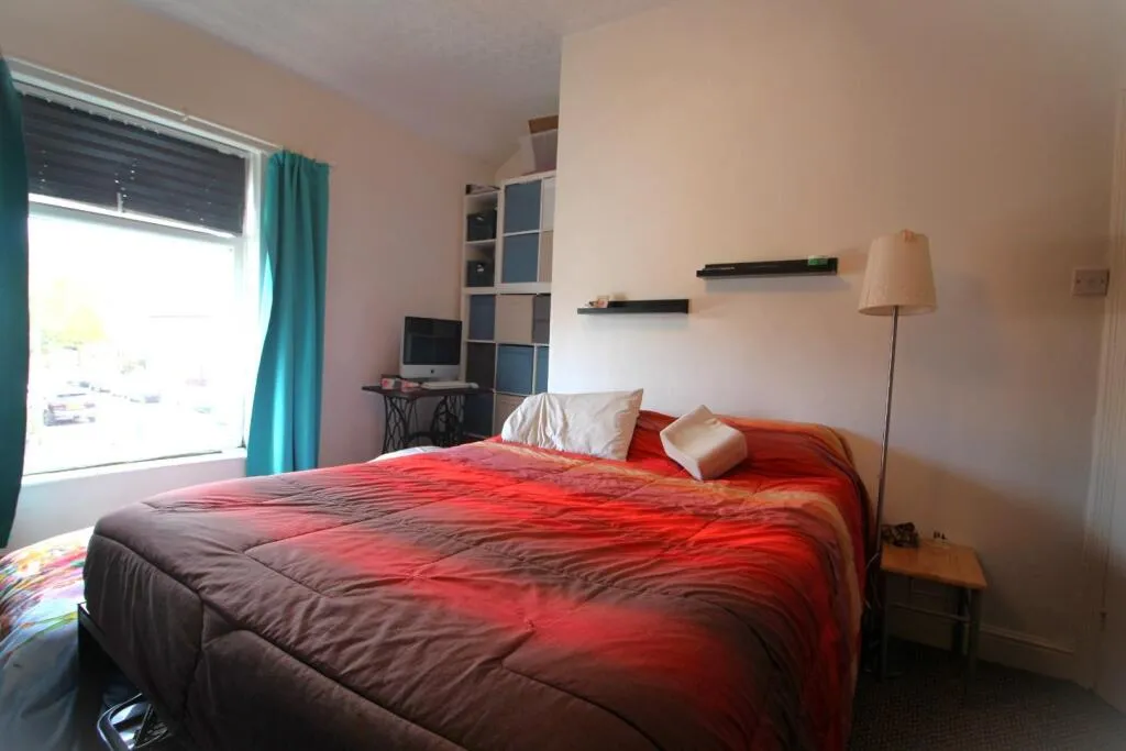 2 bed Semi-Detached Bungalow