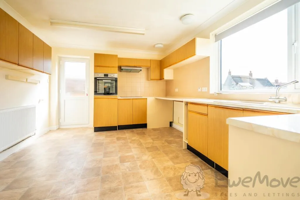 4 bed Detached Bungalow