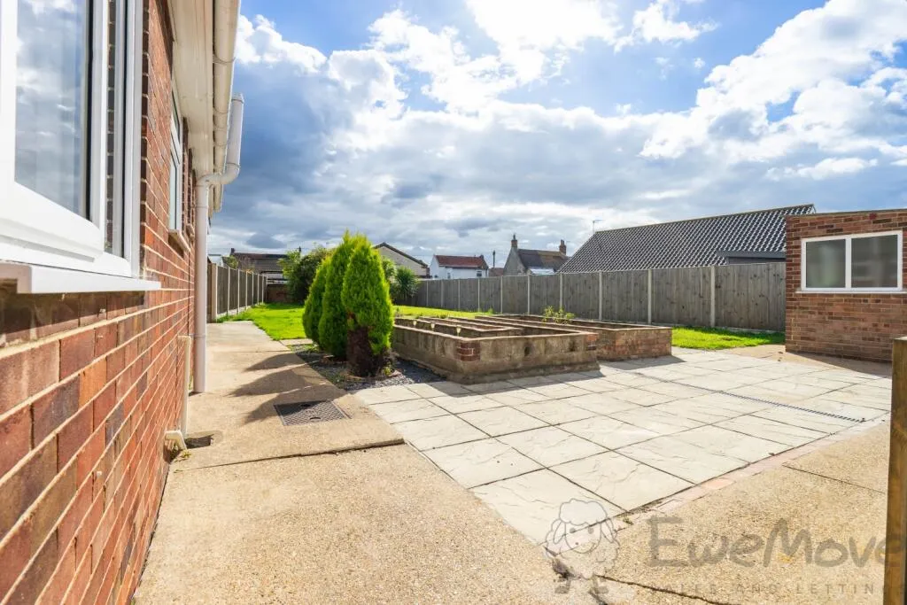 4 bed Detached Bungalow
