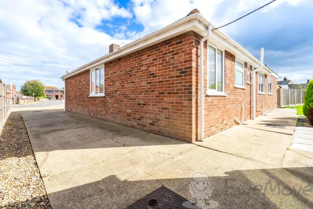 4 bed Detached Bungalow