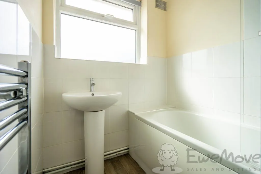 4 bed Detached Bungalow