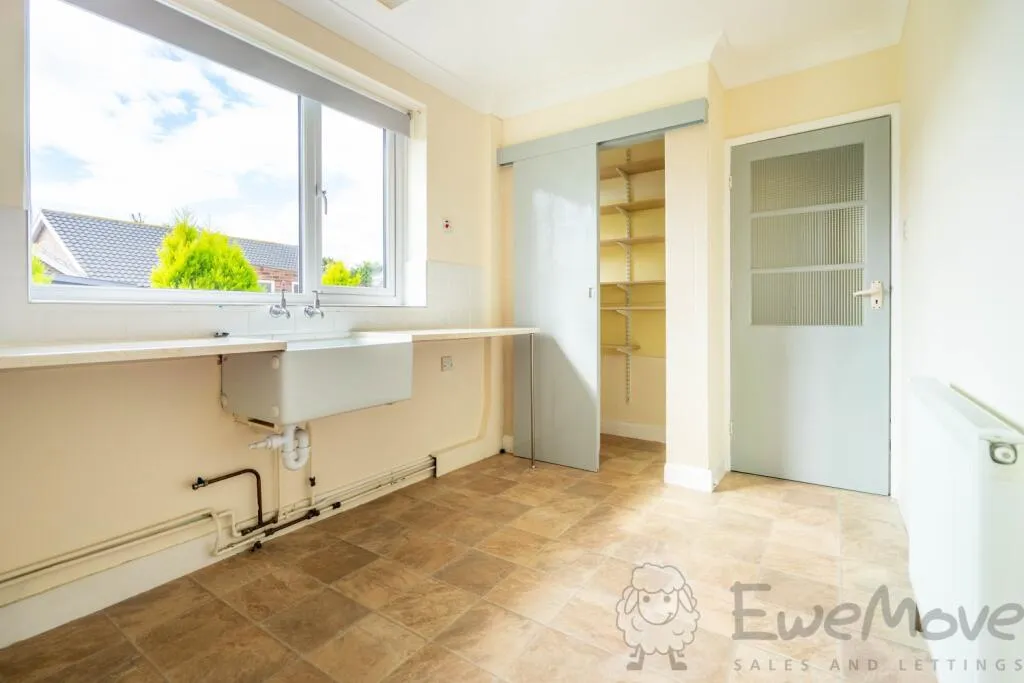 4 bed Detached Bungalow