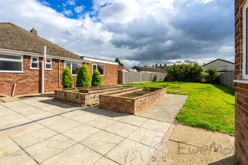 4 bed Detached Bungalow