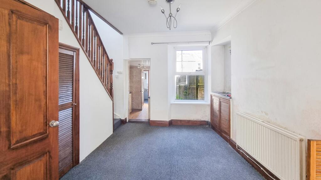 3 bed End of Terrace
