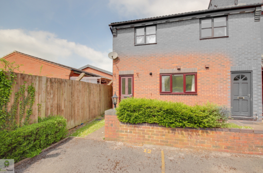 2 bed Ground Flat