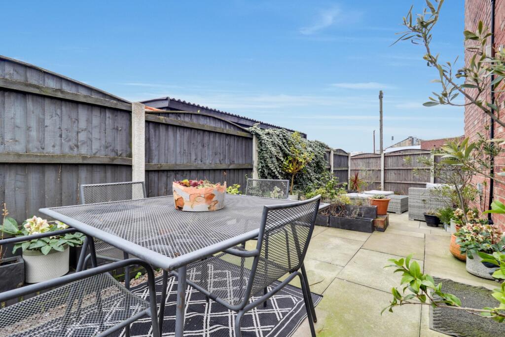 2 bed Detached