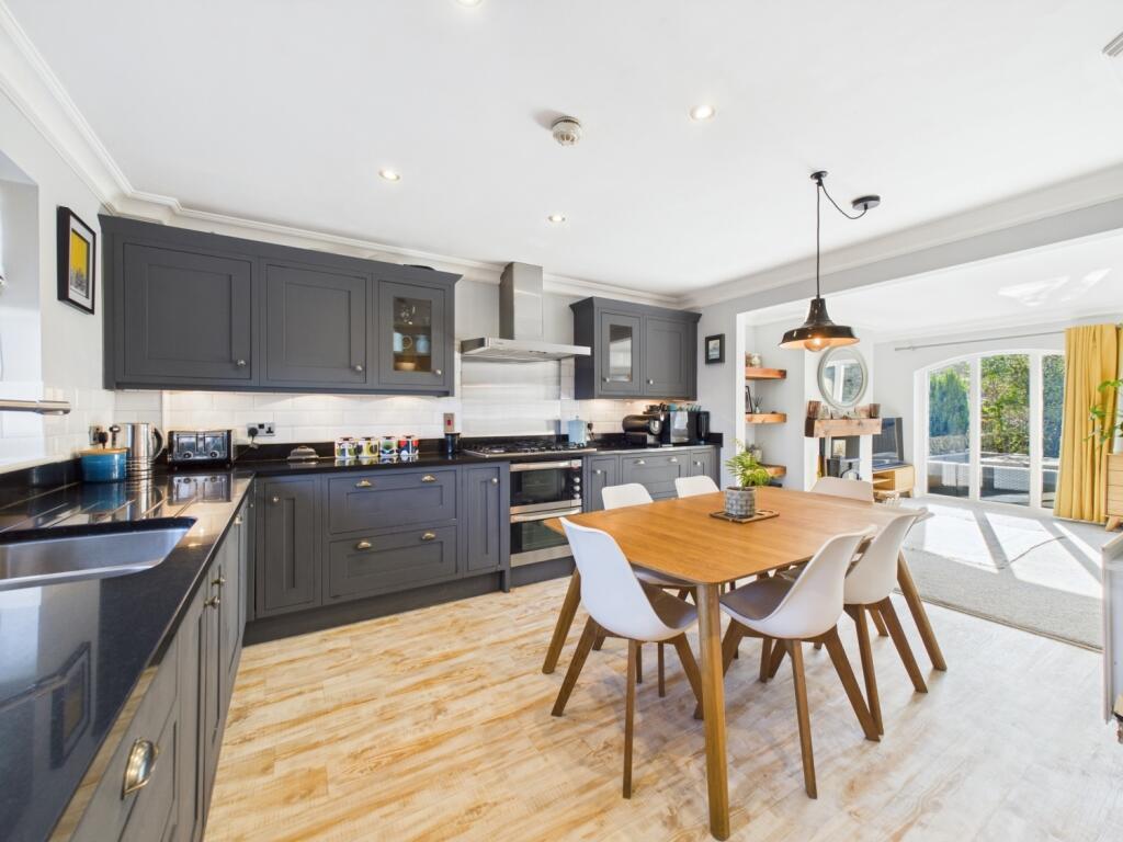 4 bed Town House