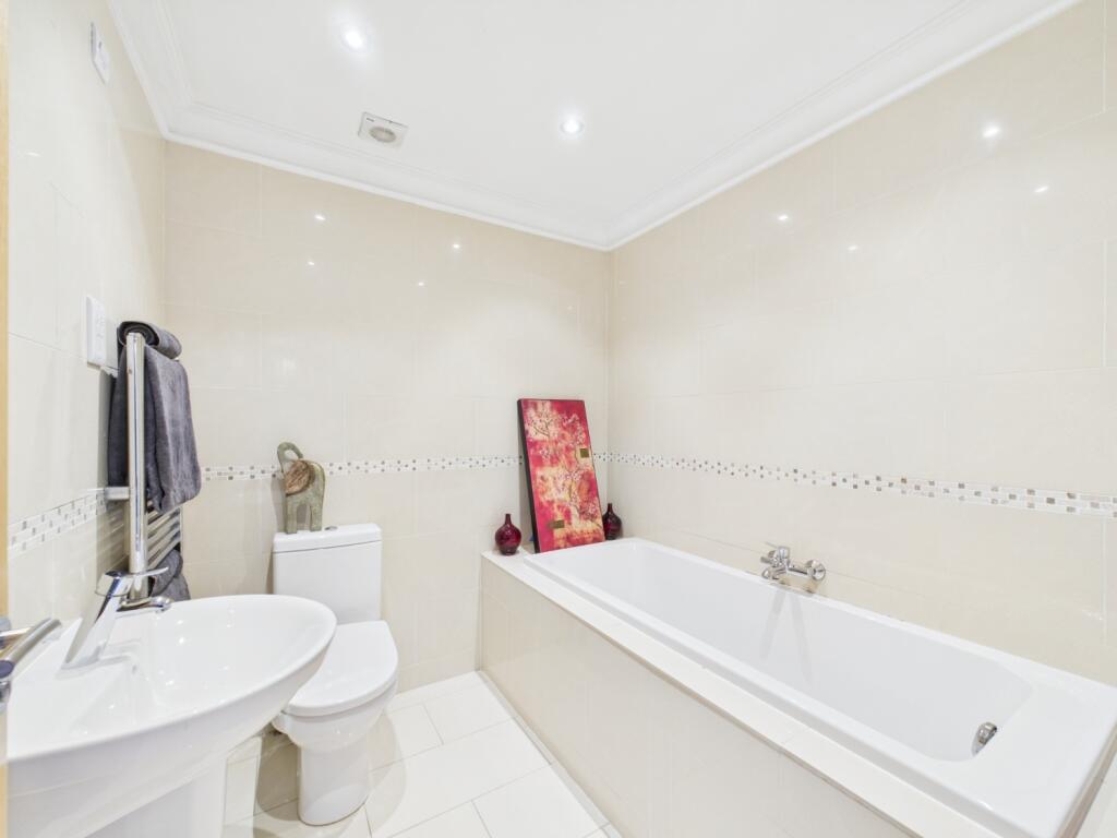 4 bed Town House