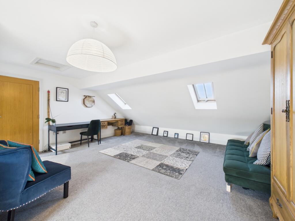 4 bed Town House