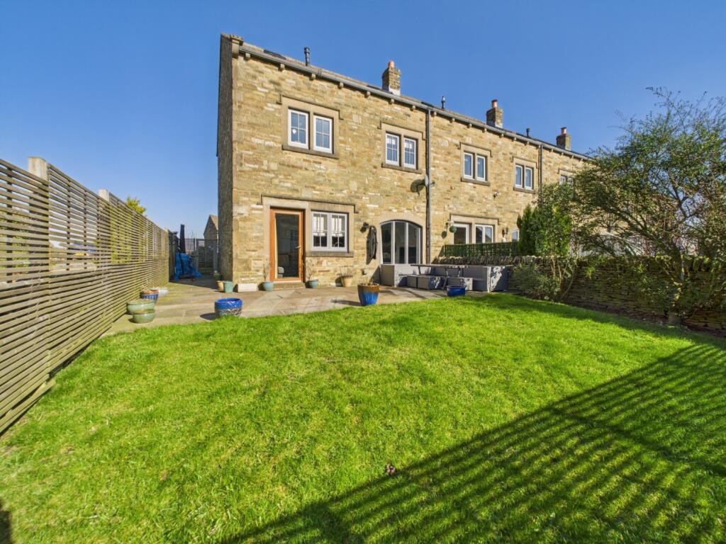 4 bed Town House