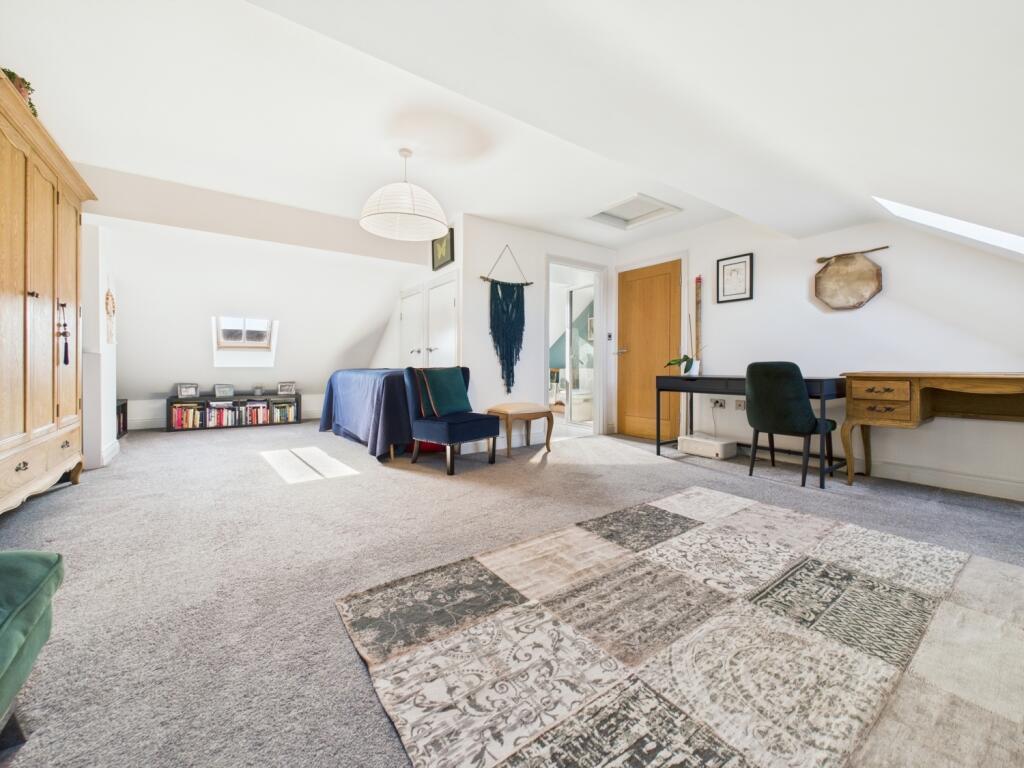 4 bed Town House