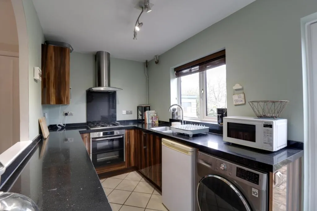 3 bed End of Terrace