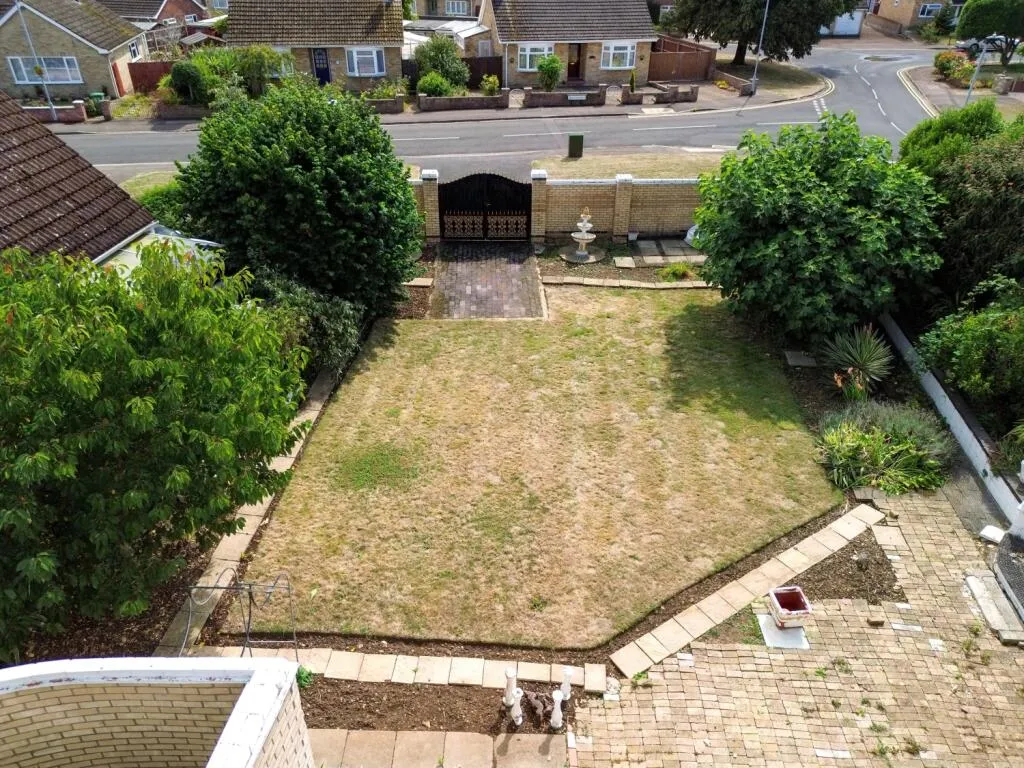 5 bed Detached