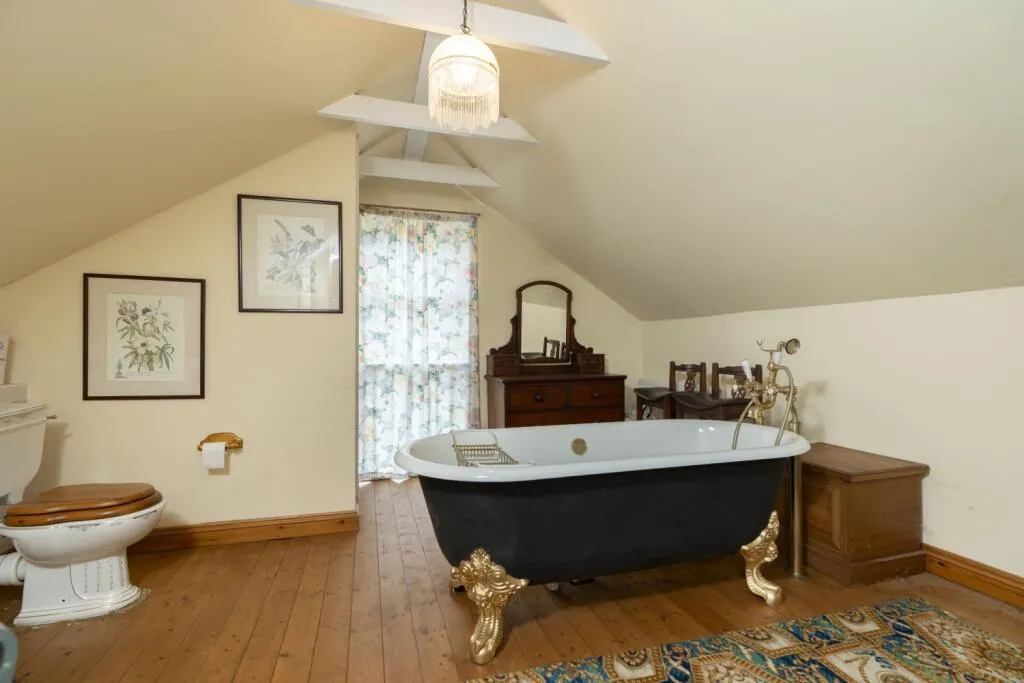 5 bed Detached