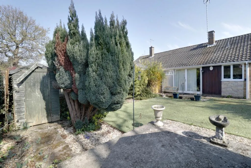 2 bed Semi-Detached Bungalow