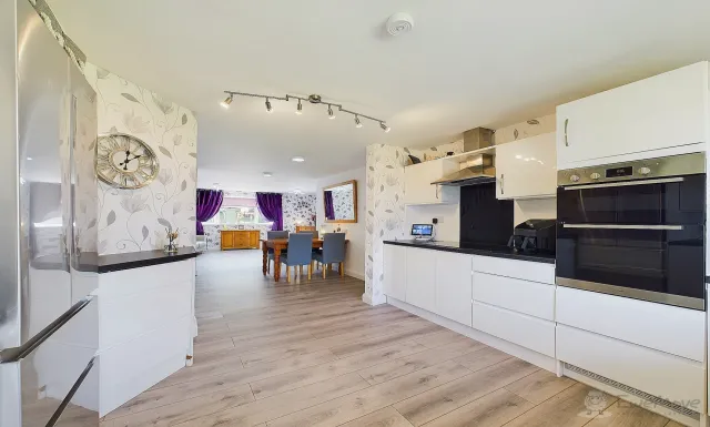 5 bed Semi-Detached