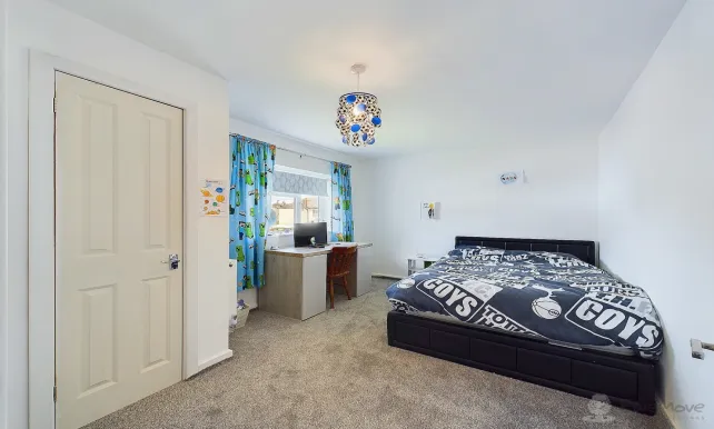 5 bed Semi-Detached