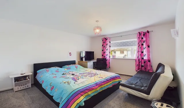 5 bed Semi-Detached
