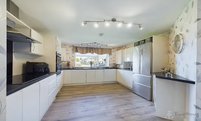 5 bed Semi-Detached