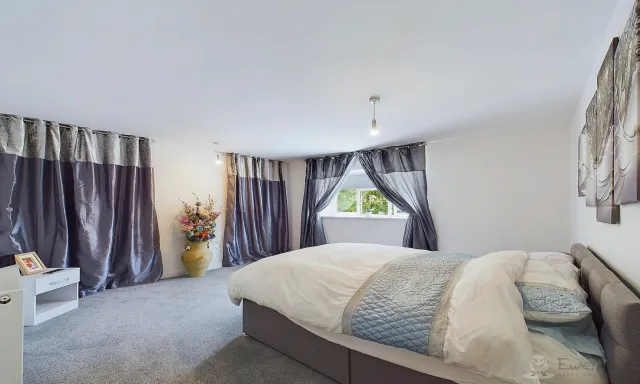 5 bed Semi-Detached