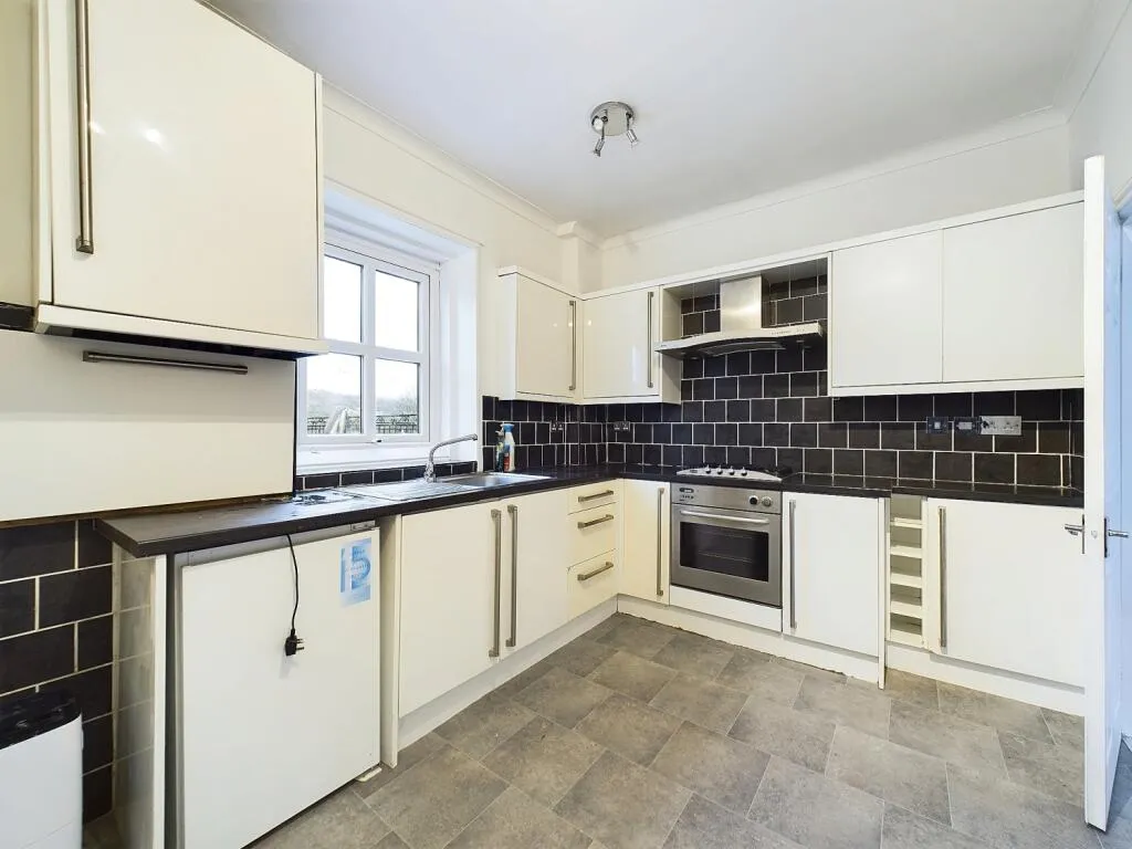 3 bed End of Terrace