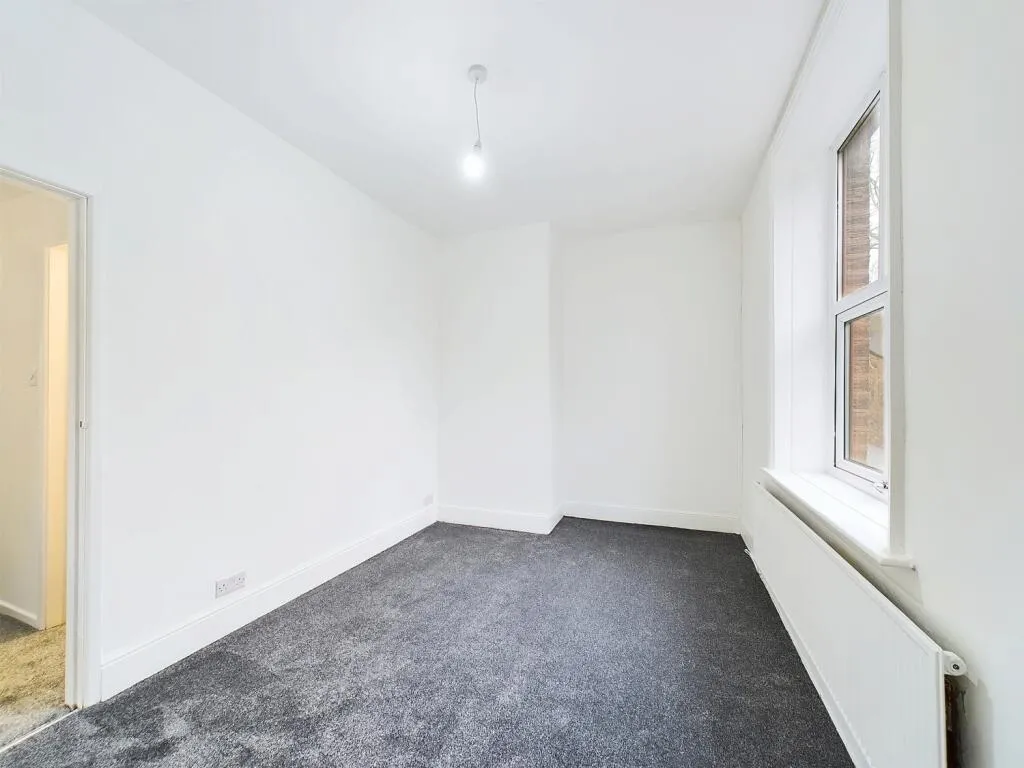 3 bed End of Terrace