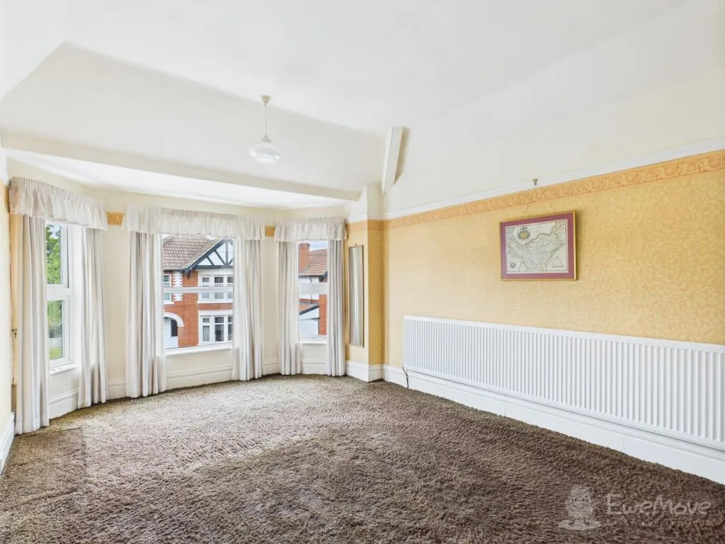 4 bed Semi-Detached
