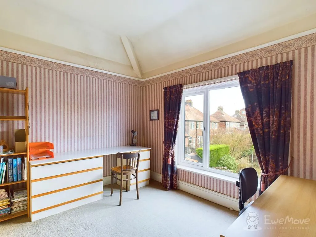 4 bed Semi-Detached