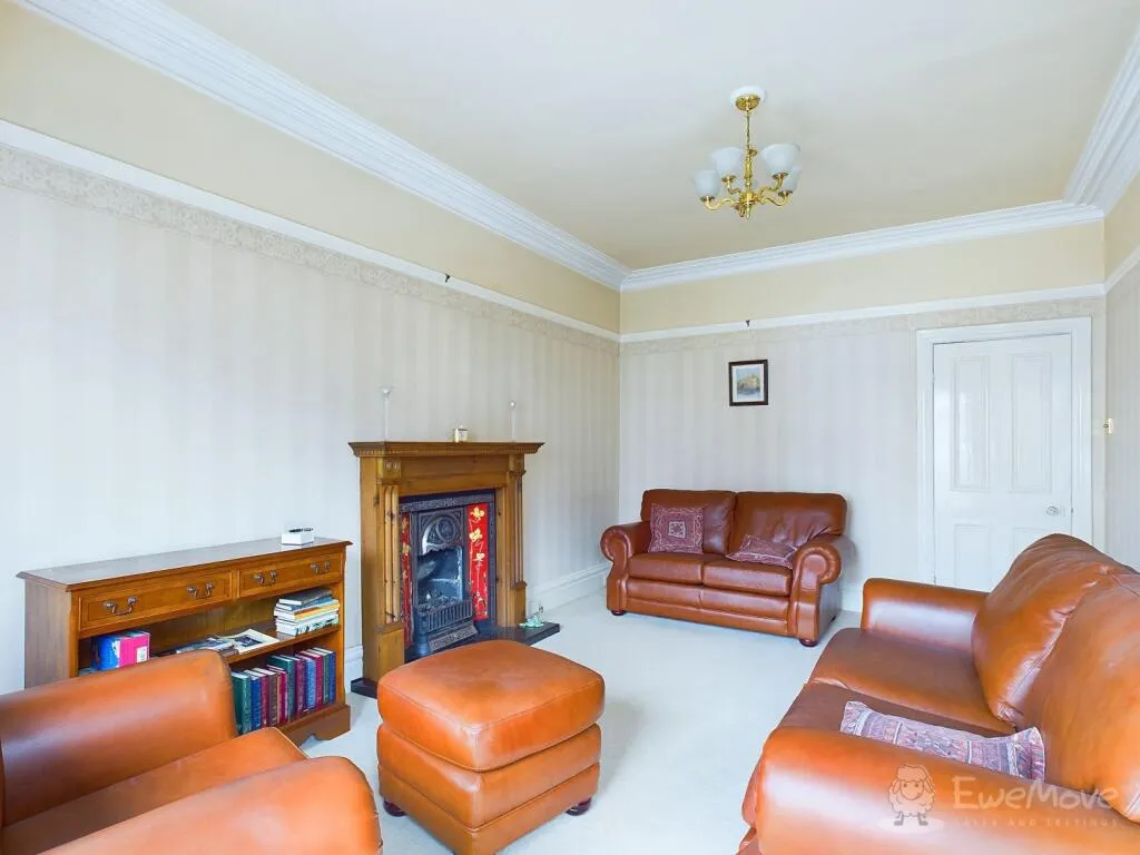 4 bed Semi-Detached