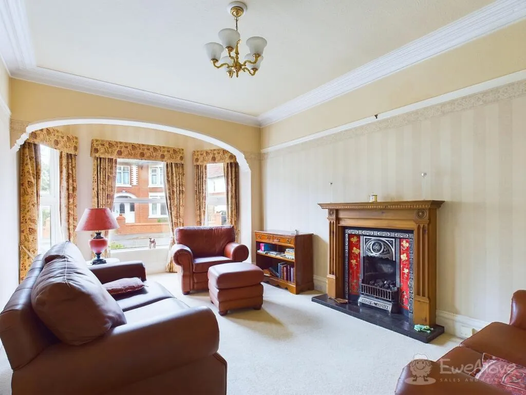 4 bed Semi-Detached