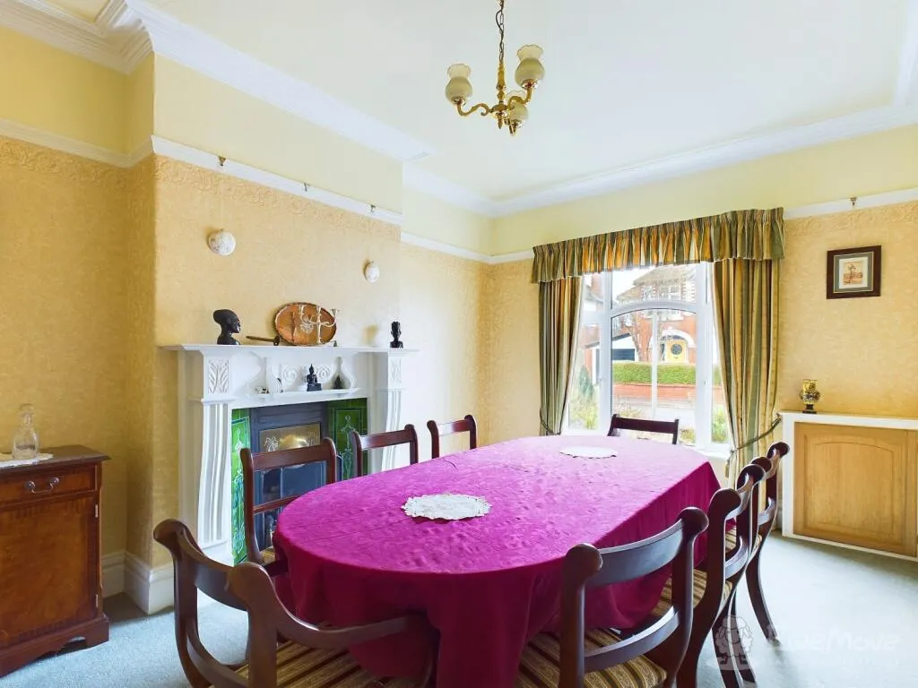 4 bed Semi-Detached