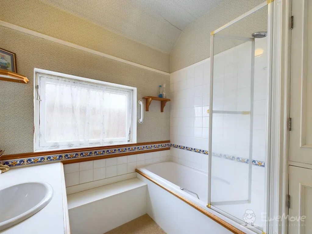 4 bed Semi-Detached