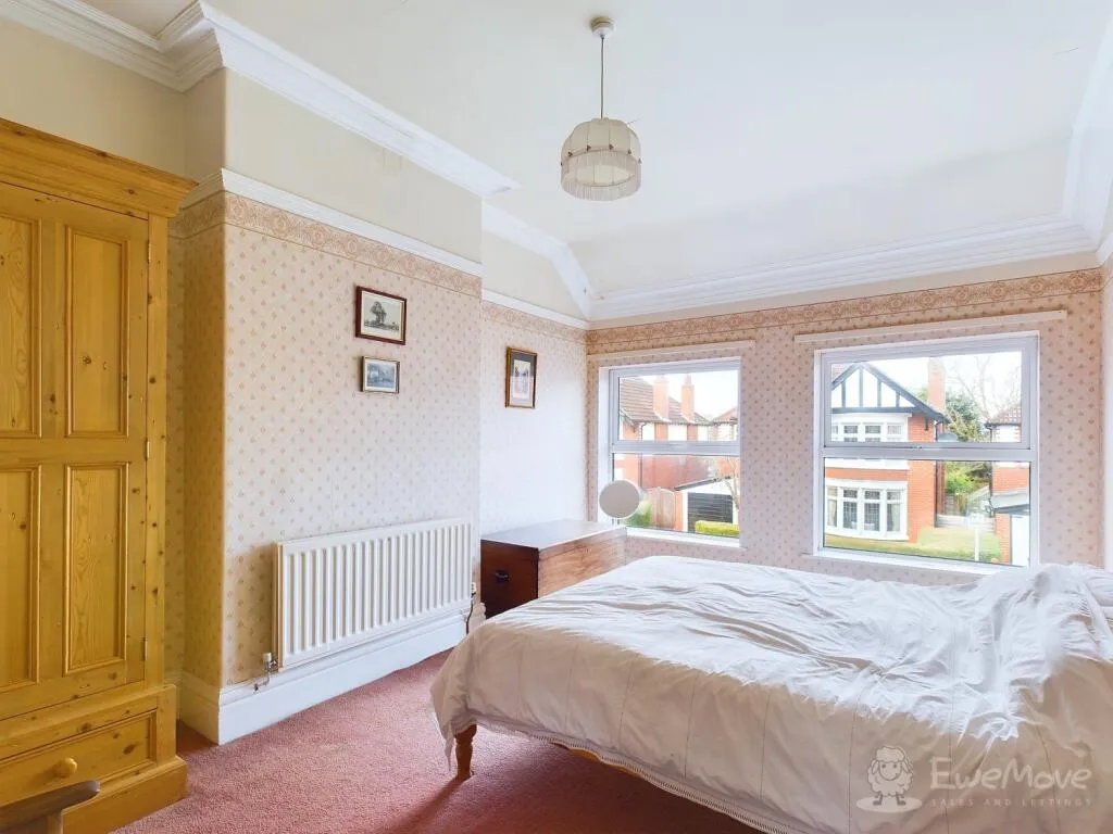 4 bed Semi-Detached
