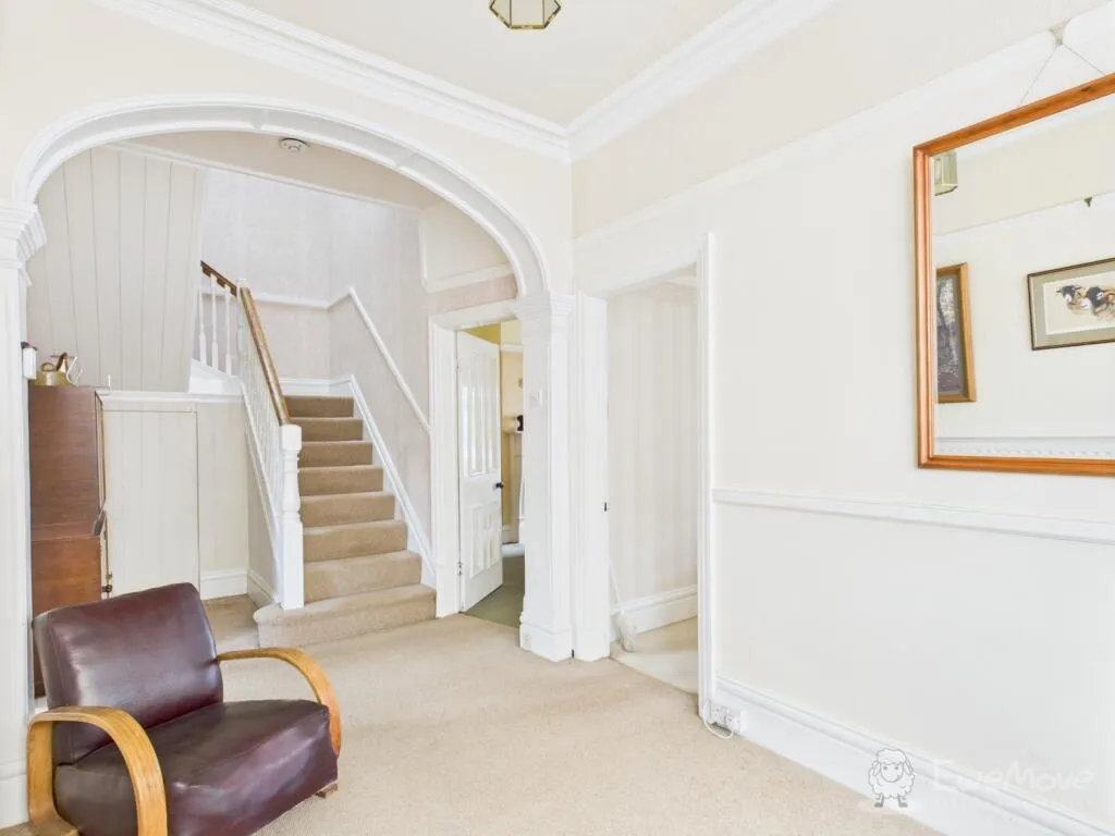 4 bed Semi-Detached