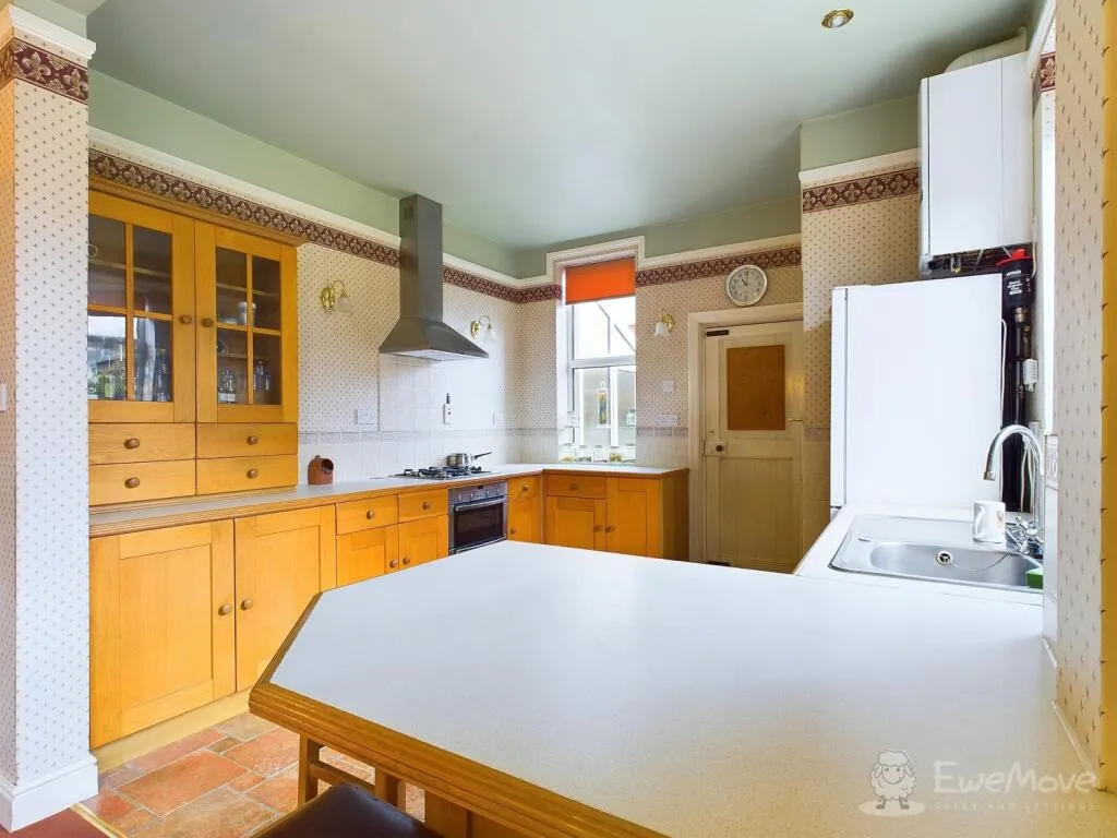 4 bed Semi-Detached