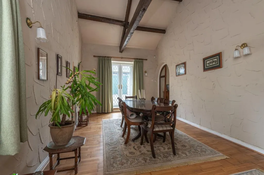 4 bed Character Property