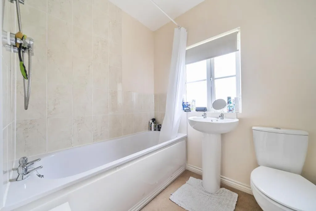4 bed Detached