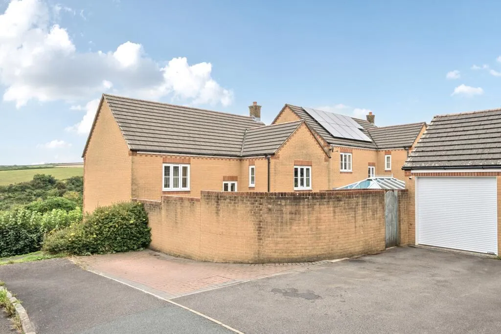 4 bed Detached