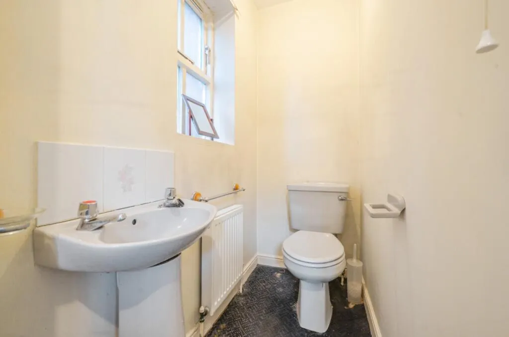 4 bed Detached