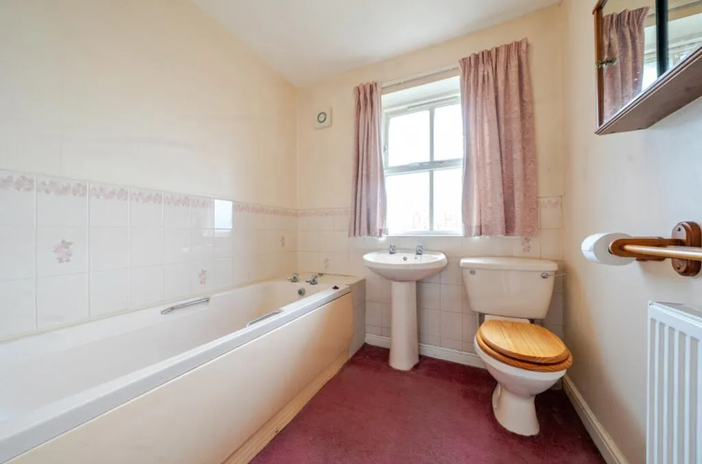 4 bed Detached
