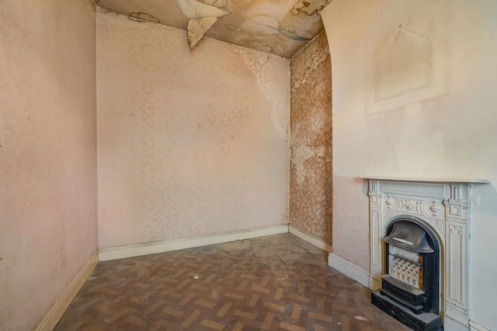 4 bed Detached