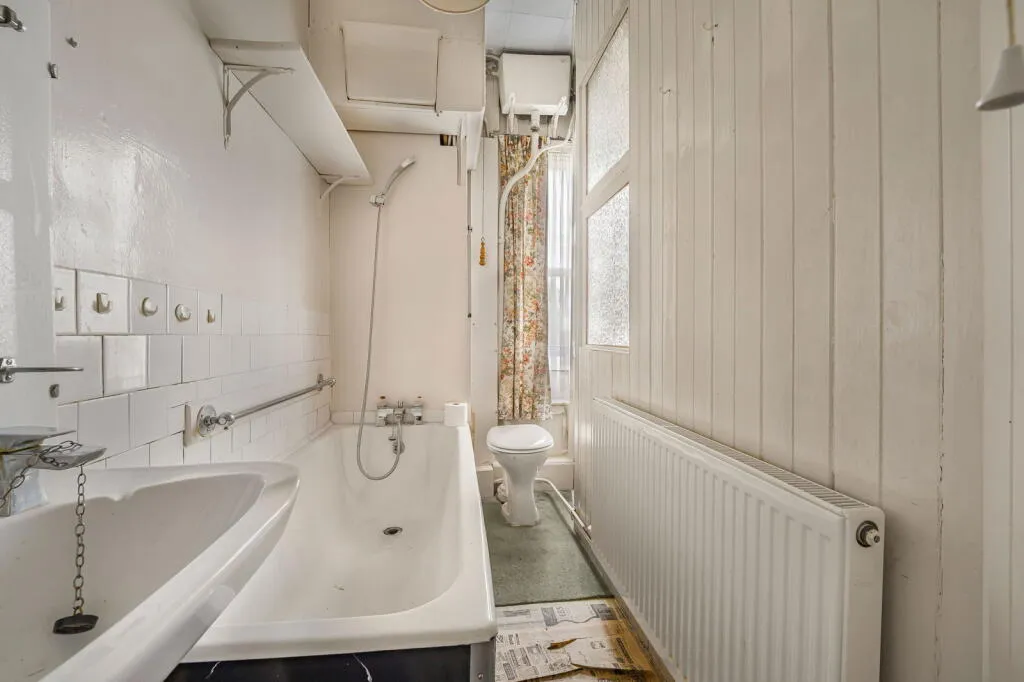 4 bed Detached