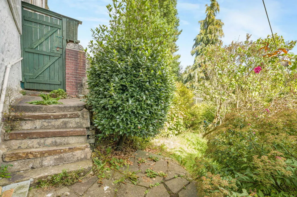 4 bed Detached