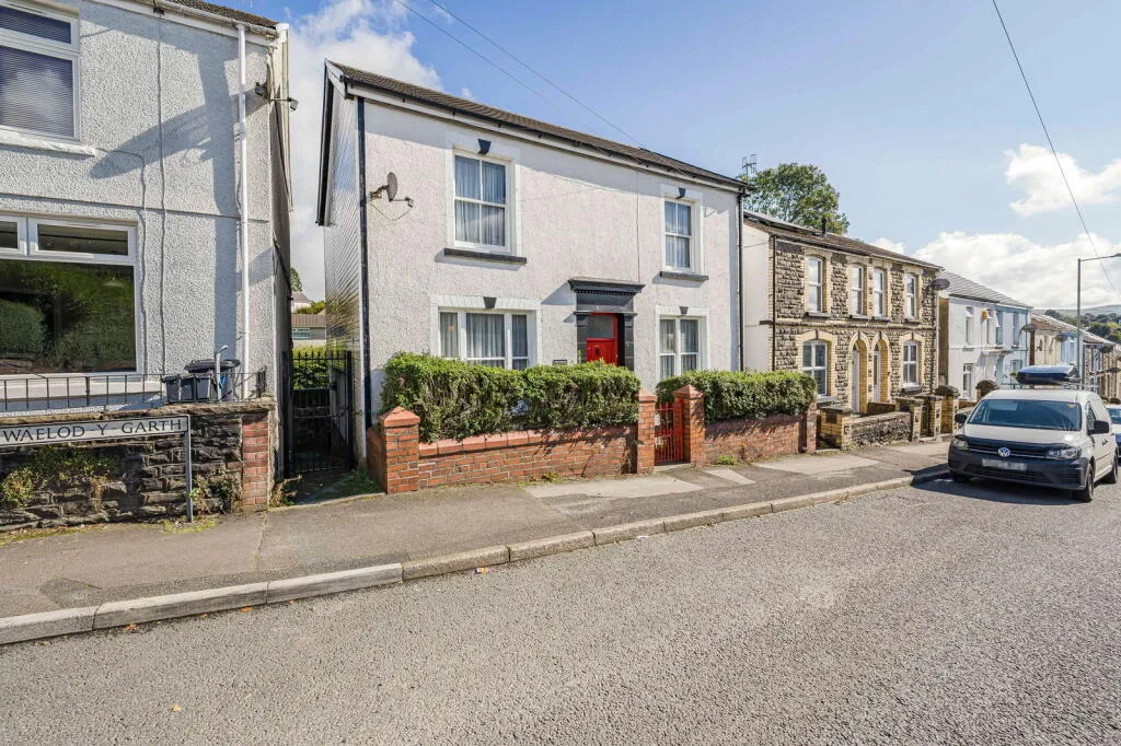 4 bed Detached