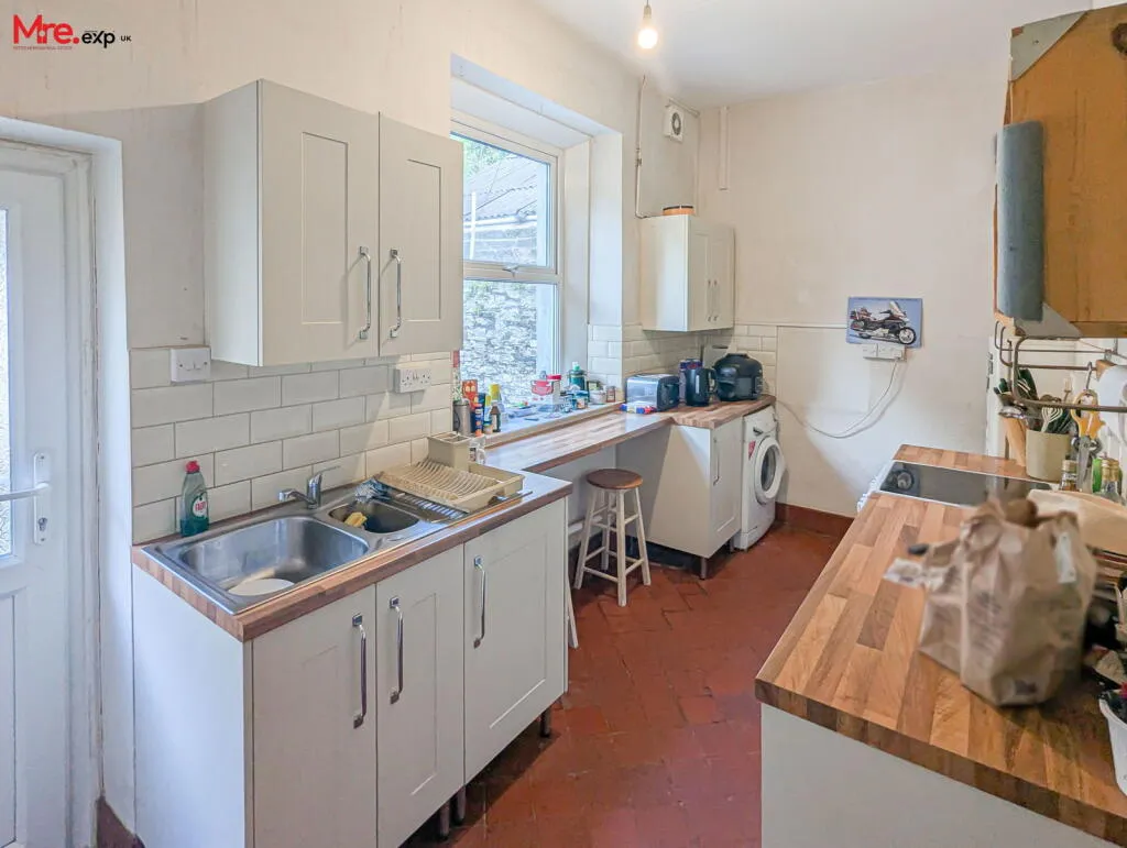 5 bed Semi-Detached