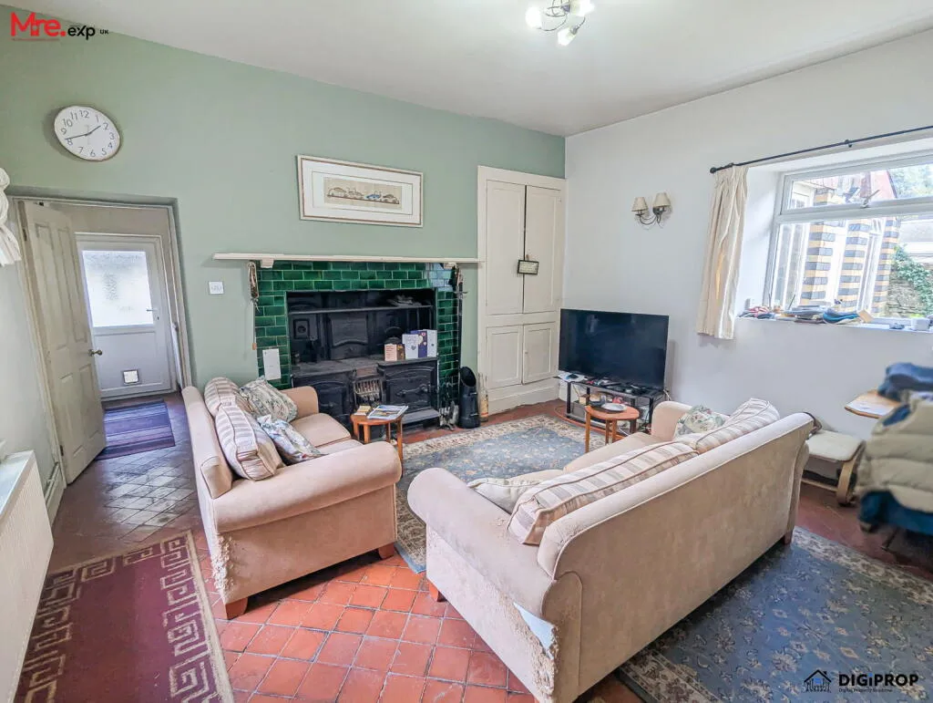 5 bed Semi-Detached